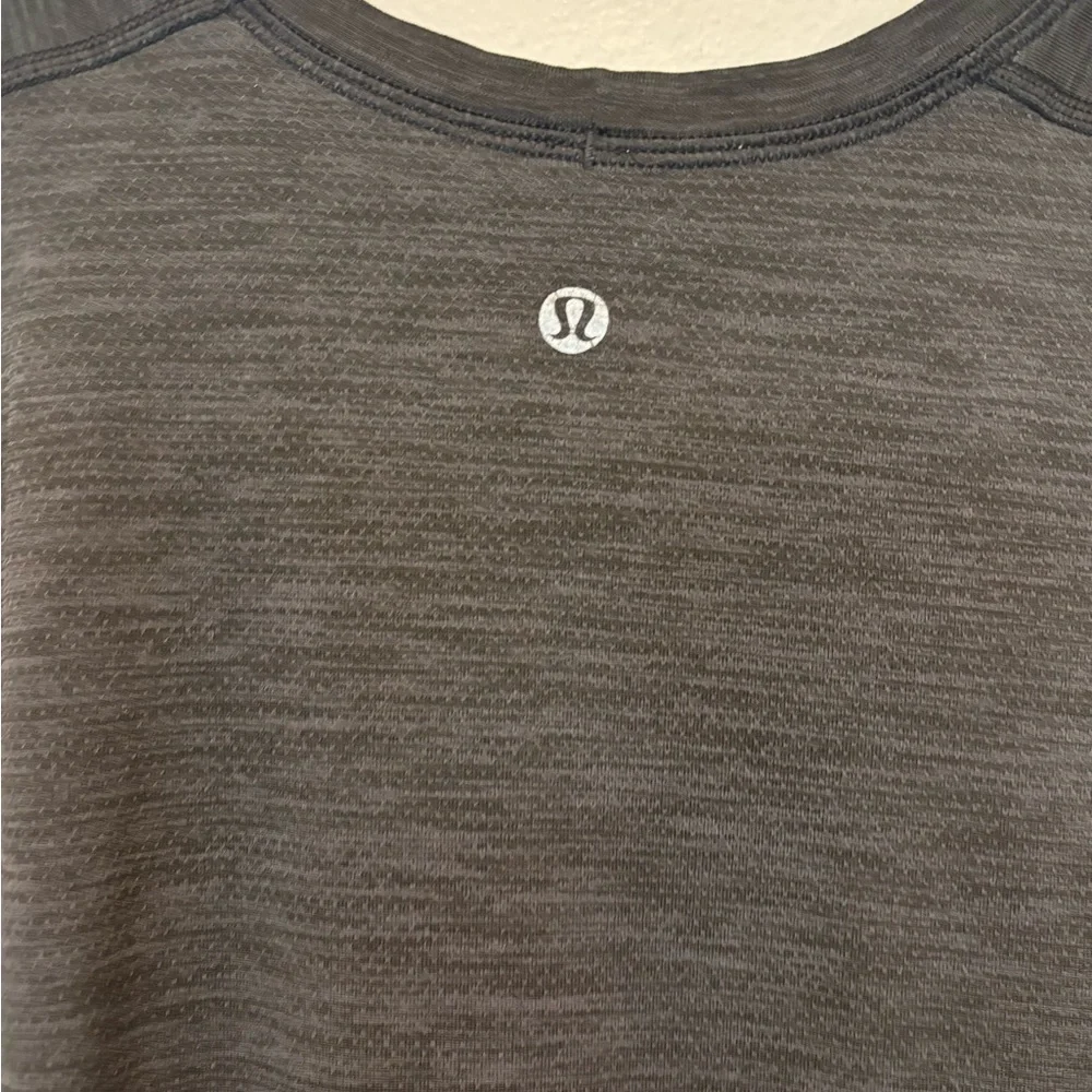 lululemon athletica Charcoal Long Sleeve Tee - Picture 4 of 5